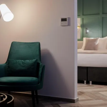 The Embassy فاليتا