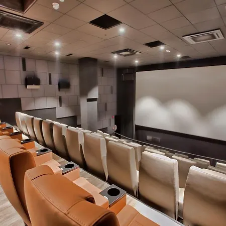 Отель The Embassy 4*