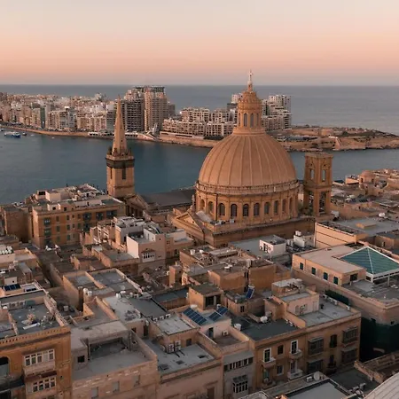 The Embassy فندق