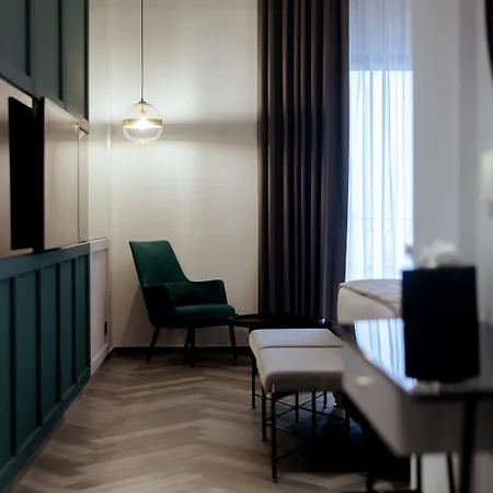 The Embassy Szálloda 4*