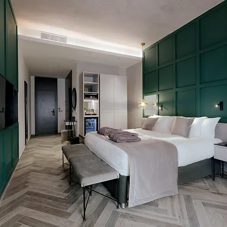 Отель The Embassy 4*