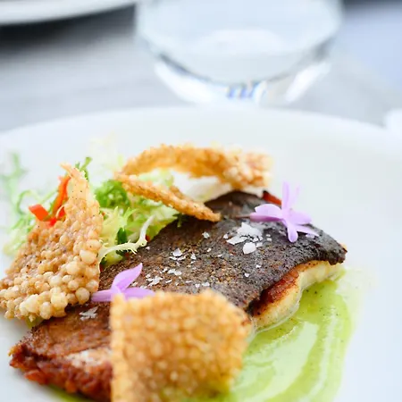 The Embassy فندق