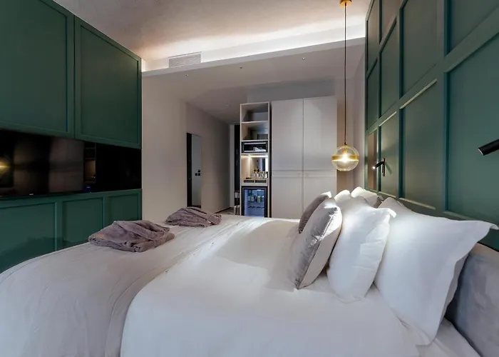 The Embassy Hotel 4*