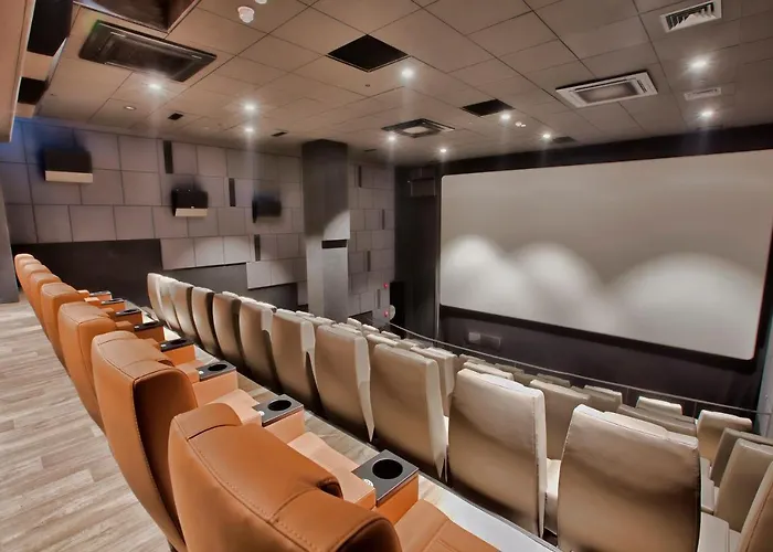 Hotel The Embassy 4*