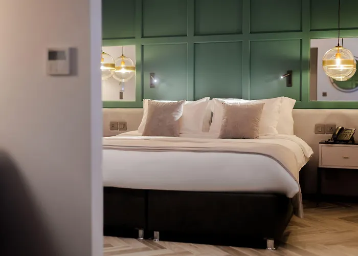 The Embassy Hotel 4*