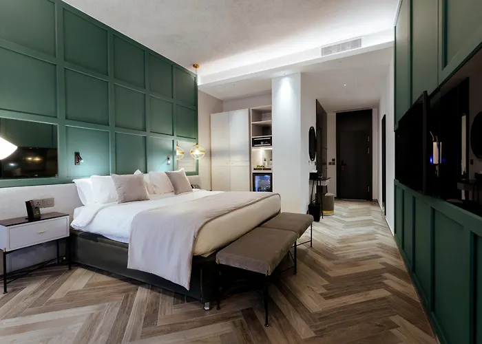 Hotel The Embassy 4*