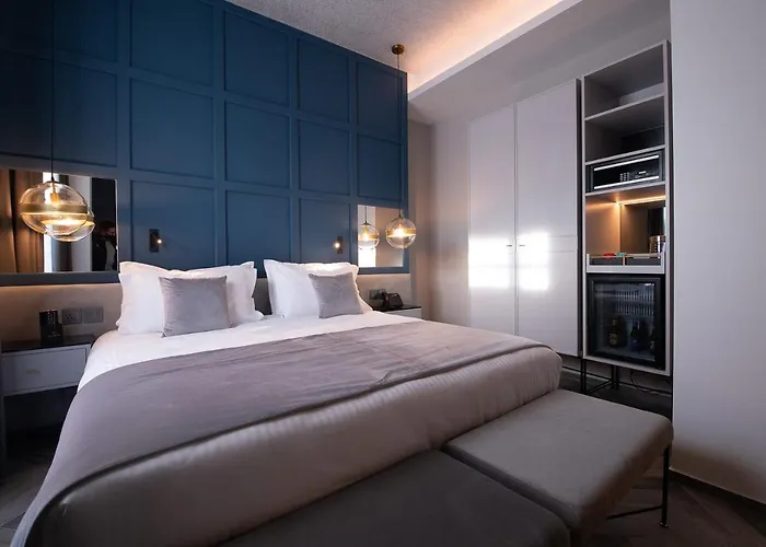 The Embassy Hotel 4*