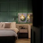 Hotel The Embassy