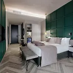Hotel The Embassy 4*