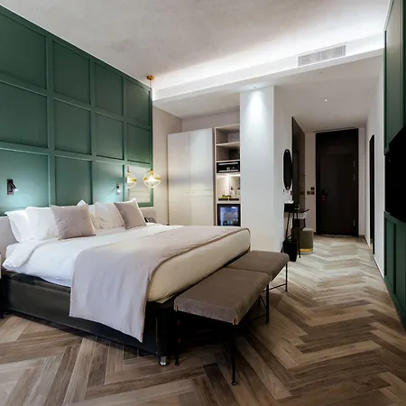 Hotel The Embassy 4*