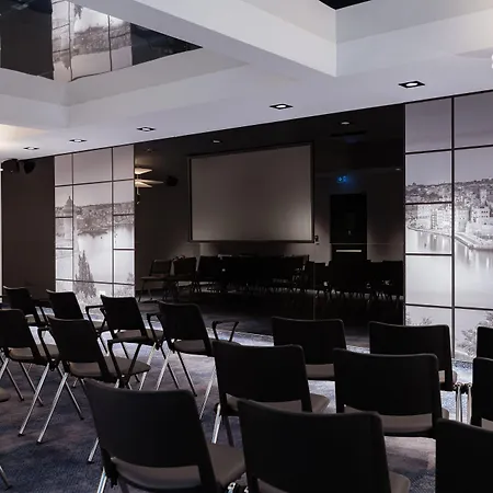 The Embassy Hotell 4*