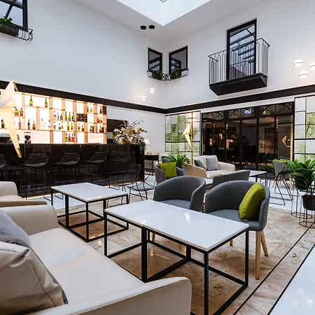 Hotel The Embassy 4*