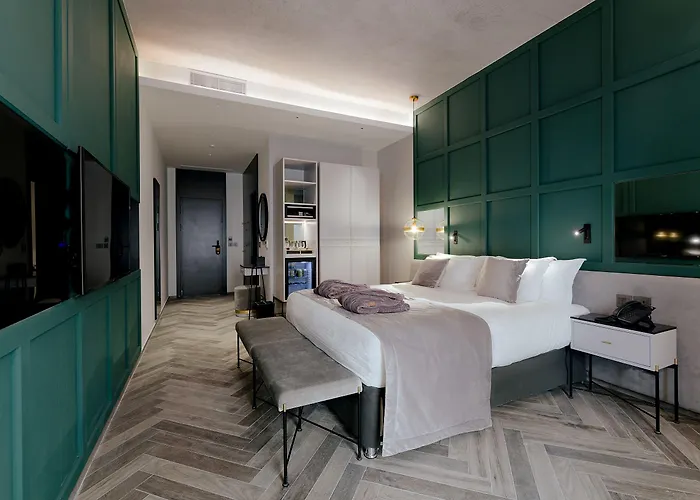 Szálloda The Embassy 4*