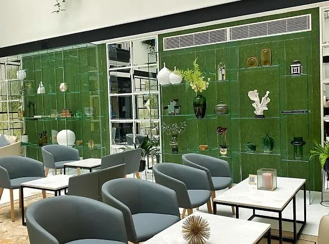 Hotel The Embassy 4*