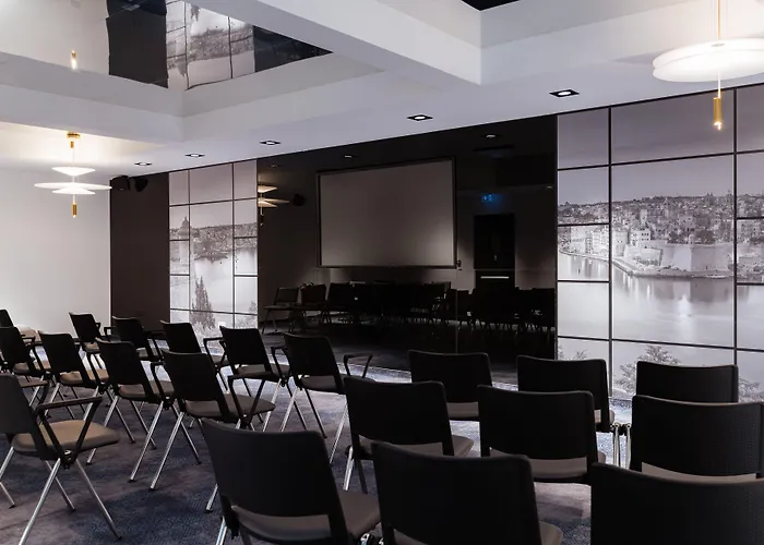 The Embassy Hotel 4*