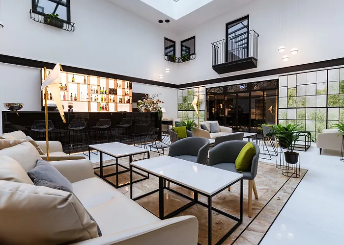 Hotel The Embassy 4*