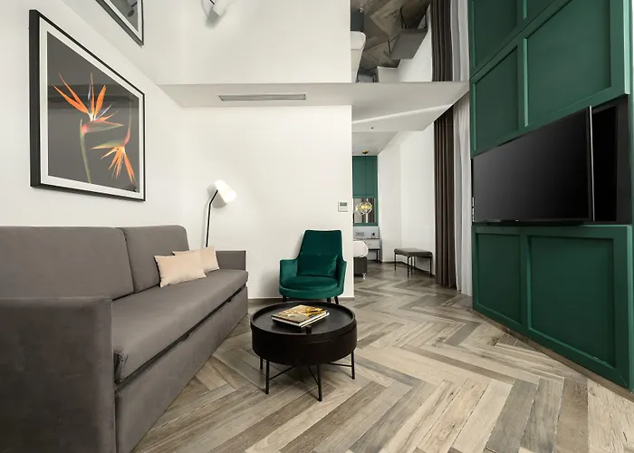 Hotel The Embassy 4*